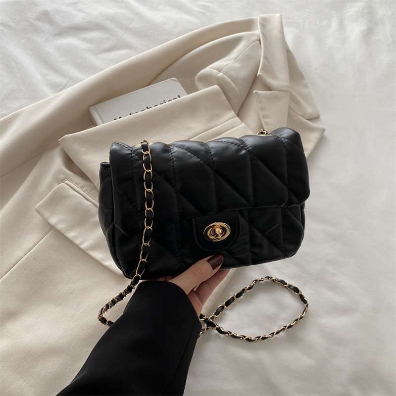 Bolsa de alta calidad de moda retrógrada pequeña bolsa de estilo de estilo de mujer nueva bolsa de cadena de diamante diseño de nicho simple de hombro
