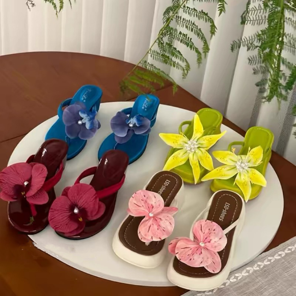 Botones de flores tailandesas de vacaciones en el mar botones de flores atmósfera nicho fotos sandalias accesorios botones de zapatos