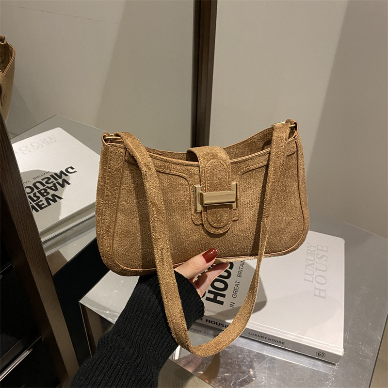 Diseño de nicho francés bolso de axila retro mujer 2024 nueva textura hebilla de cinturón bolso de mensajero de hombro de moda mujer