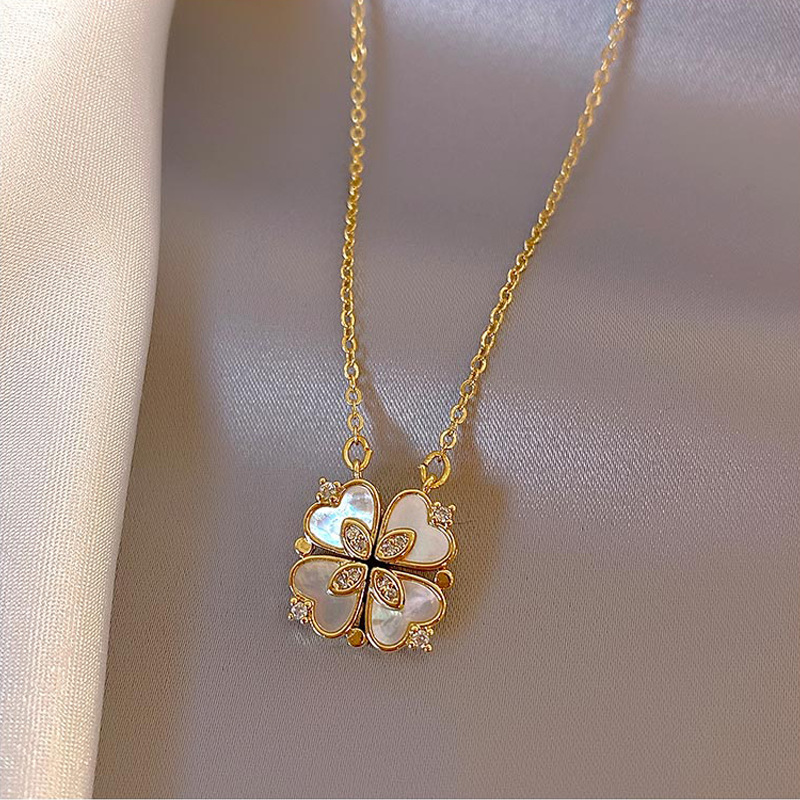 Collar de acero de titanio trébol de cuatro hojas multi-desgaste para mujer, sentido de diseño de alto grado, lujo ligero, cadena de clavícula de corazón de amor, collar de moda ins