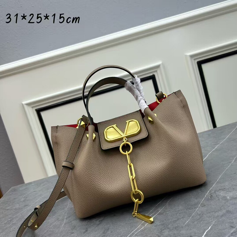 V-brand large shopping tote bag made of lychee-patterned cowhide, large-capacity handbag with matching pouch, vintage shoulder and crossbody bag V-brand large shopping tote bag made of lychee-patterned cowhide, large-capacity handbag with matching pouch, vintage shoulder and crossbody bag