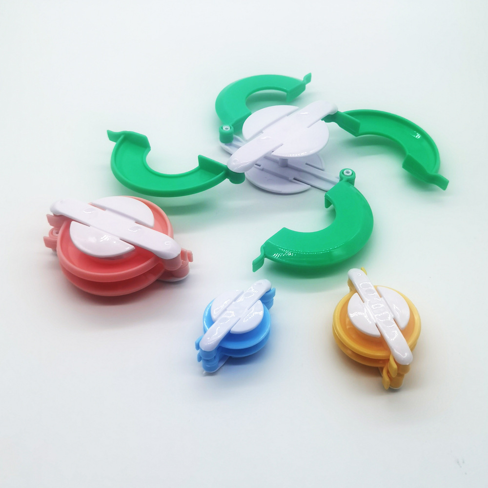 Herramientas de tejido de agujas de suéter transfronterizas PP de plástico, máquina de fabricación de bolas de lana redondas, un conjunto de 4 máquinas de fabricación de bolas de lana