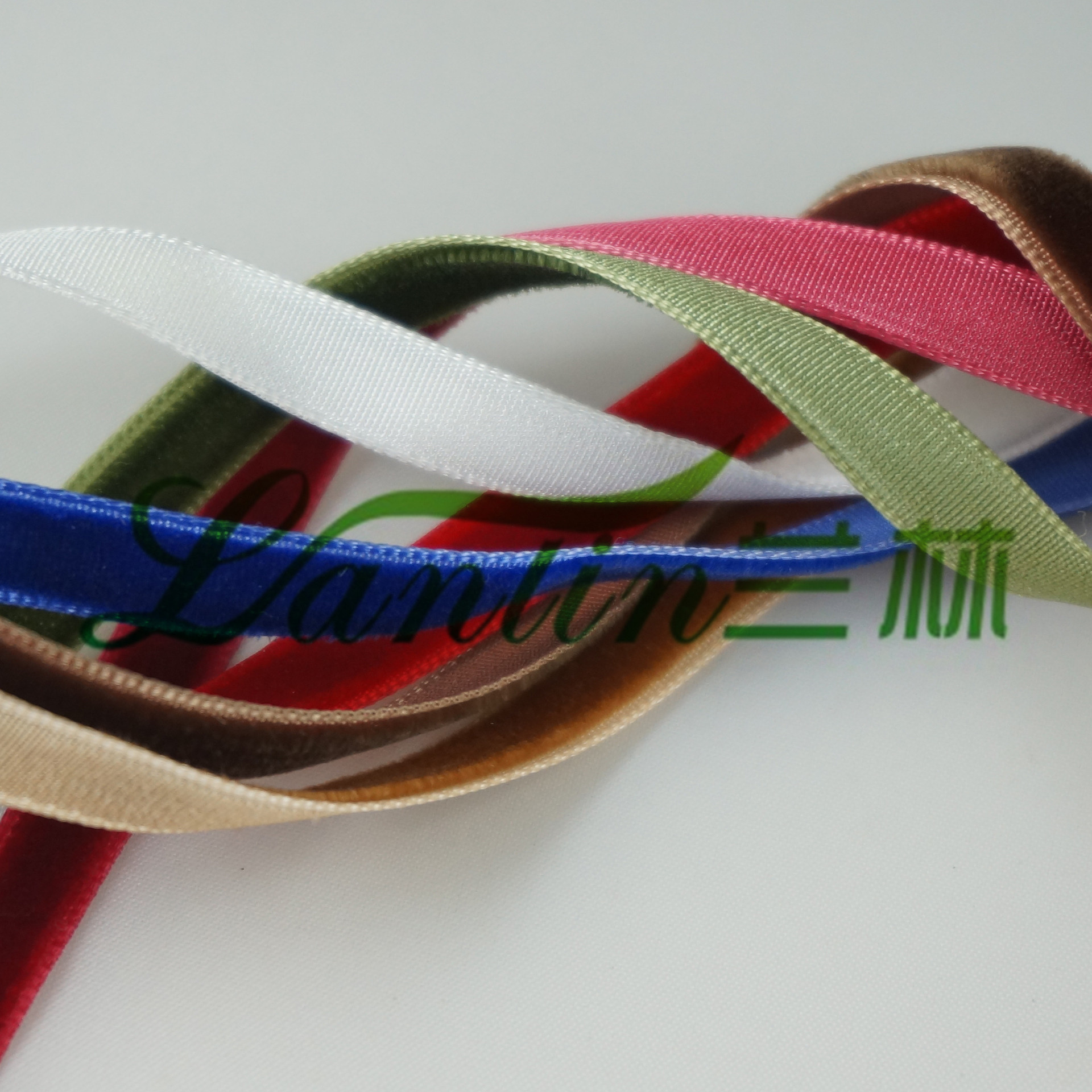 Cinta flocada de terciopelo de una cara Cinta Accesorios de bricolaje Collar de clavícula Material de la correa del cuello Cinta de terciopelo Multicolor