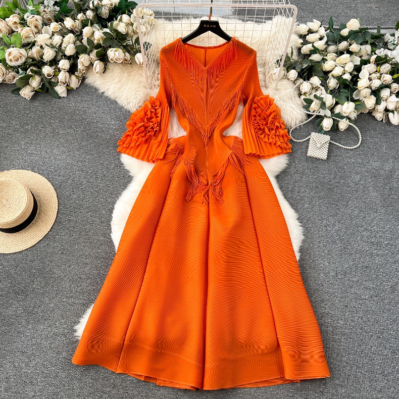 Women's Regular Dress Elegant V Neck Pleated Half Sleeve Solid Color Midi Dress Daily display picture 1
