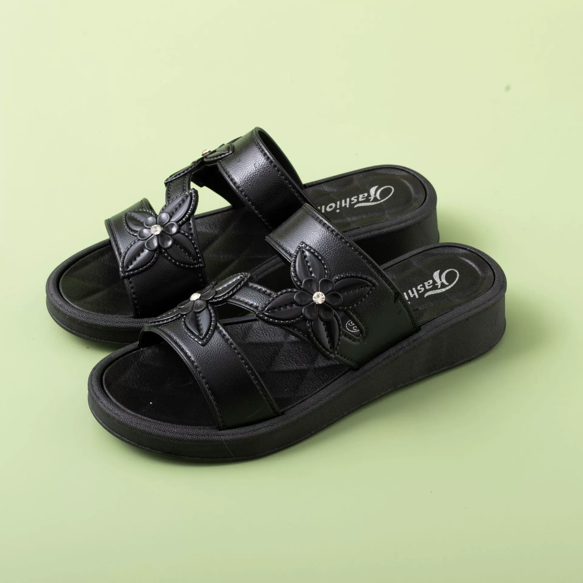 Summer slippers, for middle age