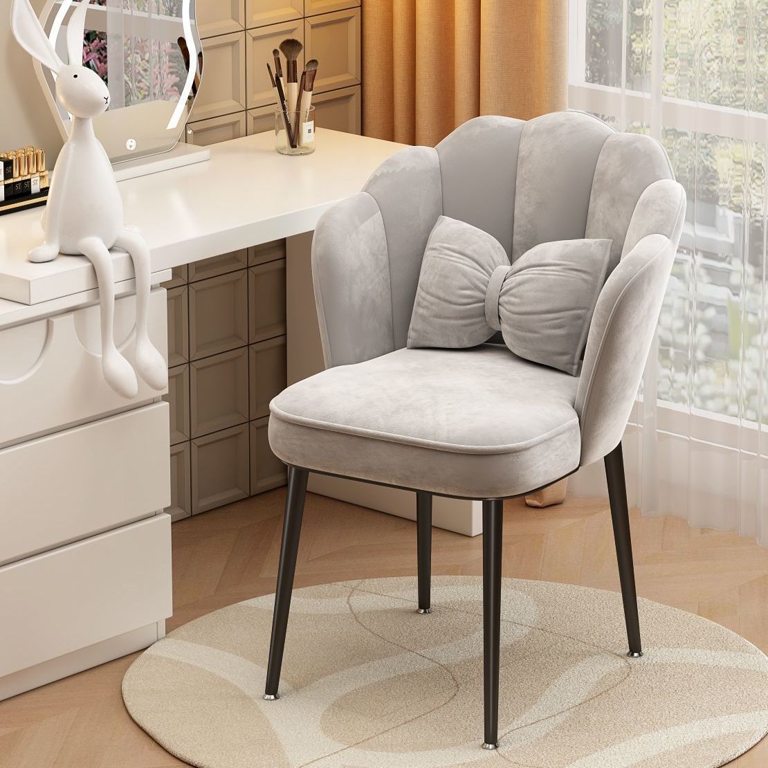 Silla de maquillaje de lujo ligera simple en paquete blando, silla de pétalos domésticos de red moderna, silla de maquillaje de metal multifuncional para dormitorios