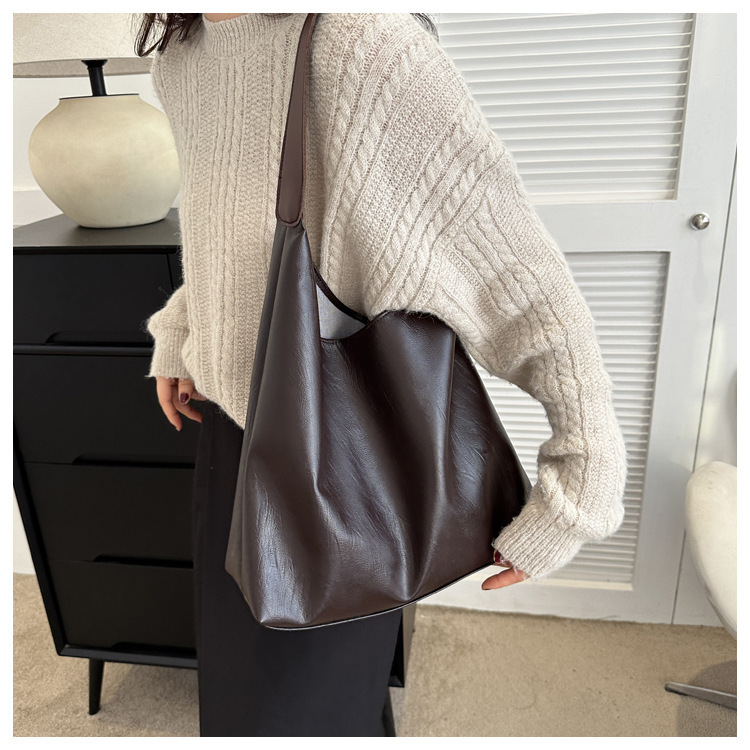 Sac à main tendance en cuir souple grande capacité pour femme, collection automne-hiver 2025, sac fourre-tout polyvalent à porter à l'épaule ou sous le bras_voghion.com