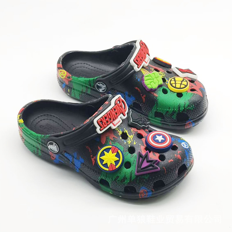 Zapatos para niños agujeros zapatos de los Vengadores agujeros zapatos zapatillas antideslizantes zapatillas frías fábrica mayorista