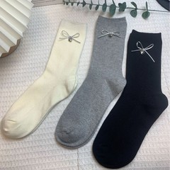 新款可爱吊坠蝴蝶结双针袜子女中筒袜秋季甜酷少女中筒堆堆袜批发