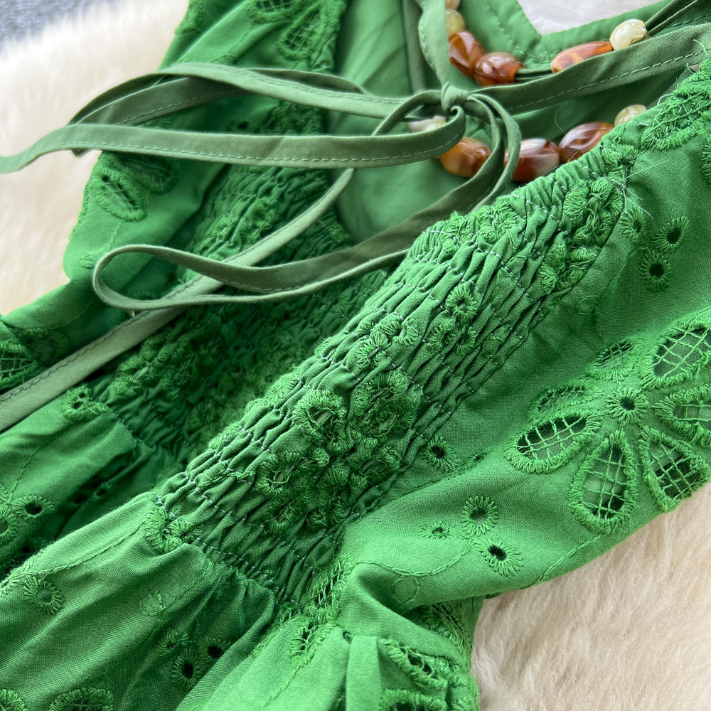 French Style Green Lace Spaghetti Strap Maxi Dress For Women, V-Neck Boho Summer Dress With Ruffles And Waist Tie_ecoleips.com