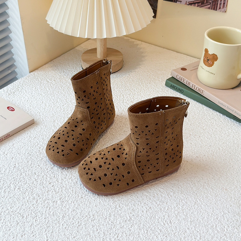 Botas de cano curto vazadas e respiráveis para meninas, sandálias de verão com cadarço e sola grossa, design fofo de princesa com recortes em amarelo e marrom._voghion.com