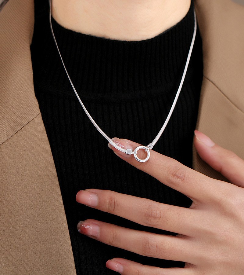 S925 plata de serpiente suave hueso de serpiente plana cadena collar joyería de las mujeres de alto grado sentido nicho anillo hebilla Cadena de clavícula caliente venta accesorios