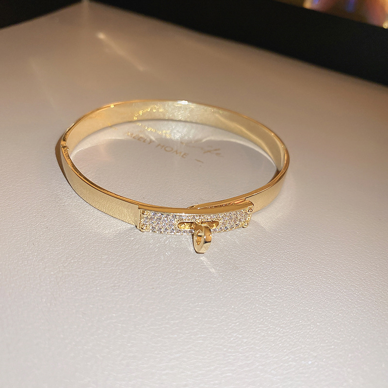 Real oro galvanizado ZIRCON hebilla pulsera estilo frío luz lujo moda pulsera nicho versátil alto sentido pulsera al por mayor