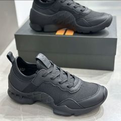 新しいカジュアルシューズ春と夏の通勤通気性メッシュスポーツシューズ探検アウトドアファッション百ロートップ通気性男性