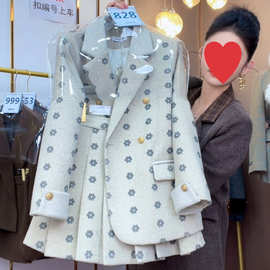 加棉保暖2025秋冬新款女士西装休闲风时尚套装短裙设计师套装串珠