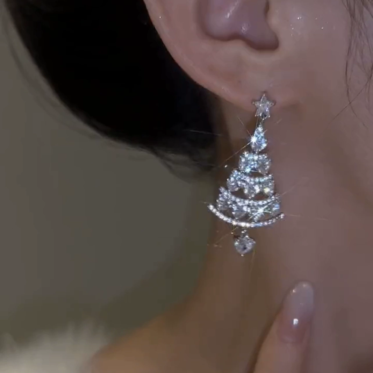 Серьги из циркона в форме сердца, серебро 925, швенза-игла, лёгкая роскошь, со снежинками