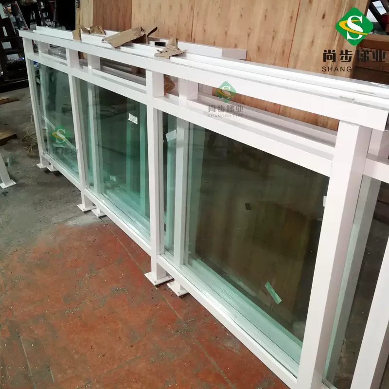尚步梯业厂家定制生产铝合金玻璃护栏白色铝框架12mm钢化玻璃