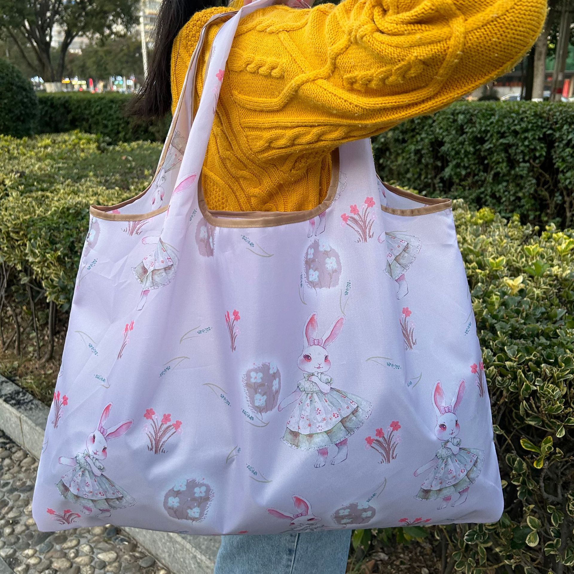 Foldable handheld capacious one-shoulder bag for traveling