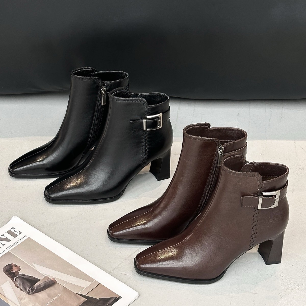 Boot nữ cổ thun gót vuông khóa kéo bên mũi vuông phong cách Chelsea — Màu đen