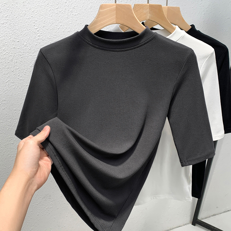 Camiseta de base delgada de cuello vertical, mujer de primavera 2025, camiseta de hombro con manga de cinco partes, se puede usar fuera de la sensación de alta calidad.