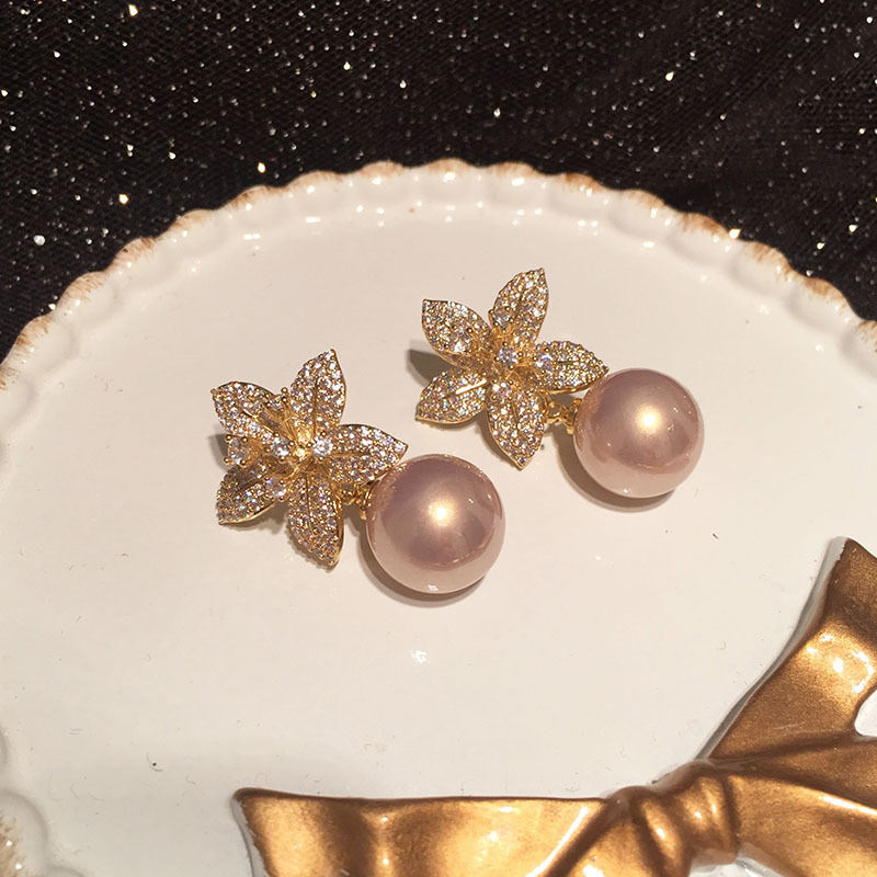 Petal Pearl Earrings display picture 3