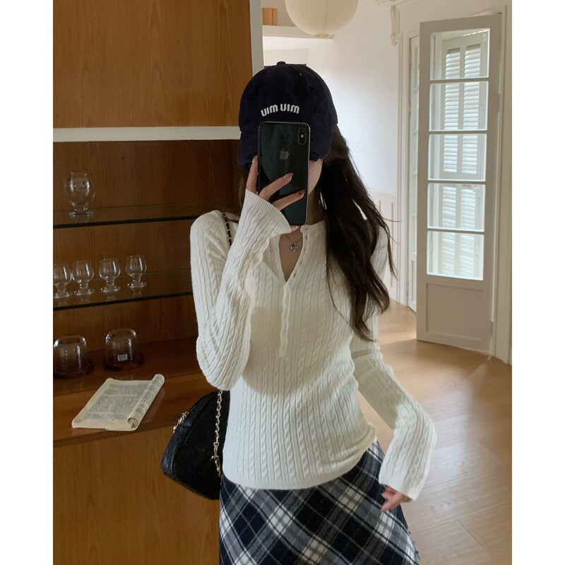 Black half-open V-neck cable-knit sweater for women, 2026 new autumn collection, slim-fit design, long-sleeved sweater Black half-open V-neck cable-knit sweater for women, 2026 new autumn collection, slim-fit design, long-sleeved sweater