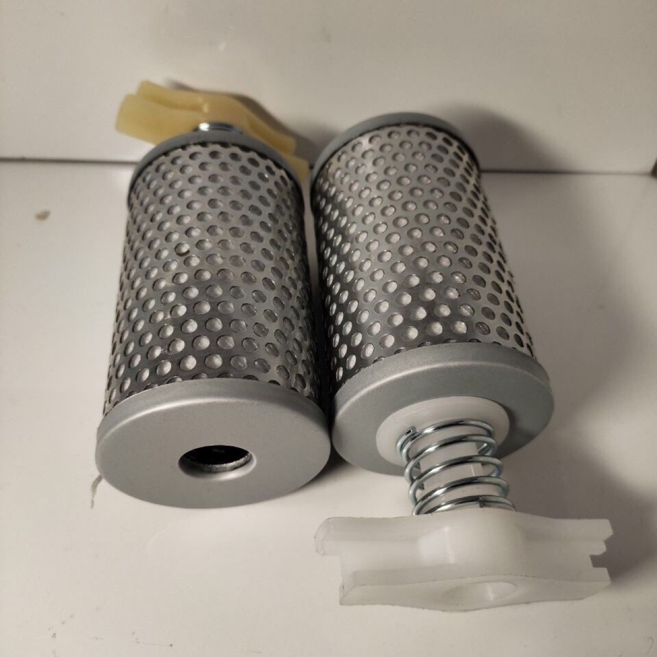 Jiefang j6 steering filter element small j6l oil storage tank steering filter element power steering oil pot filter element 0613