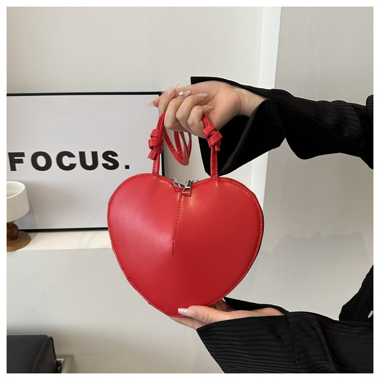Women's PU Heart Shape Basic Classic Style Sewing Thread Heart-shaped Zipper Underarm Bag display picture 23