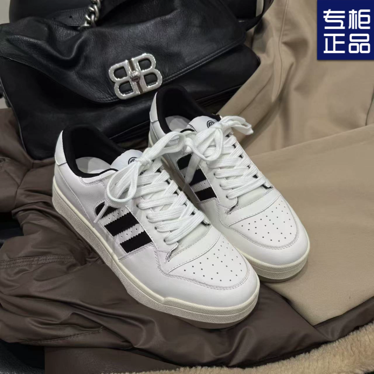 High sports shoes, high quality footwear, universal white shoes, sneakers platform, trend of season