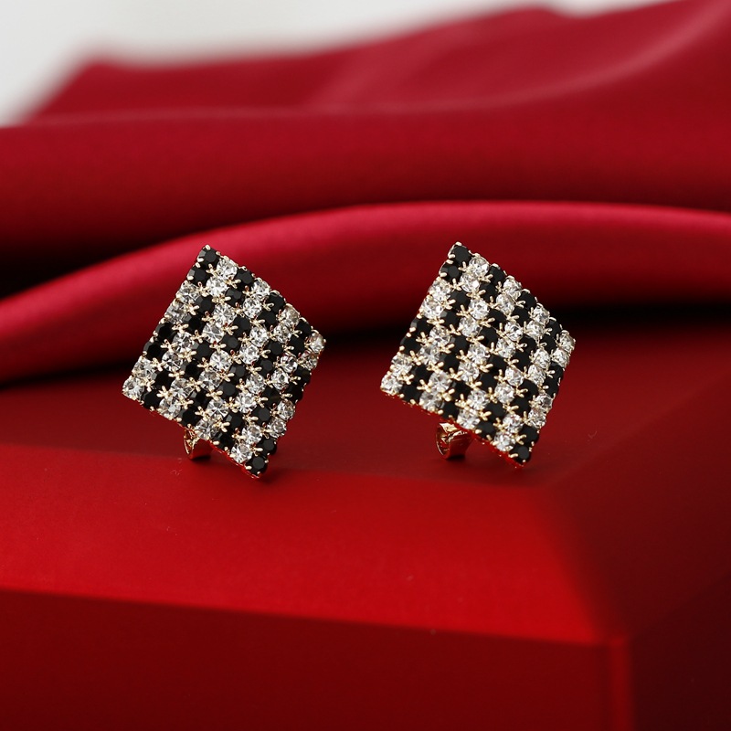 Square small design earrings
