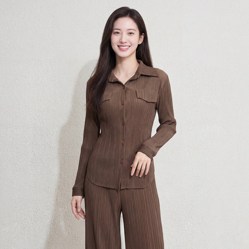 Miyake-Style Pleated Lapel Shirt for Women, New Spring/Summer Long-Sleeve, Waist-Cinching, Slimming, Textured, Elegant Workwear Top Miyake-Style Pleated Lapel Shirt for Women, New Spring/Summer Long-Sleeve, Waist-Cinching, Slimming, Textured, Elegant Workwear Top