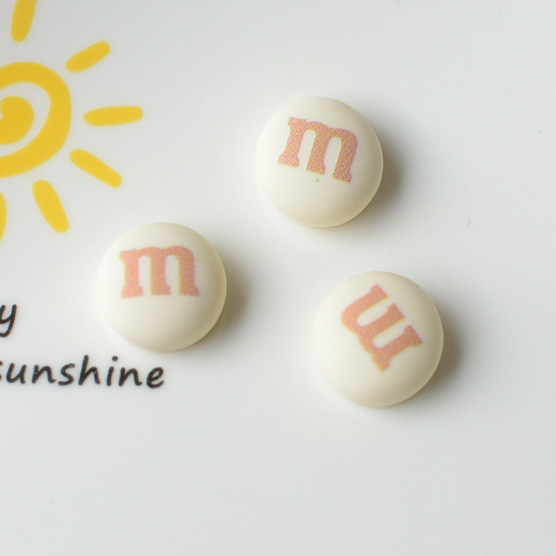 베이지 작은 m 콩