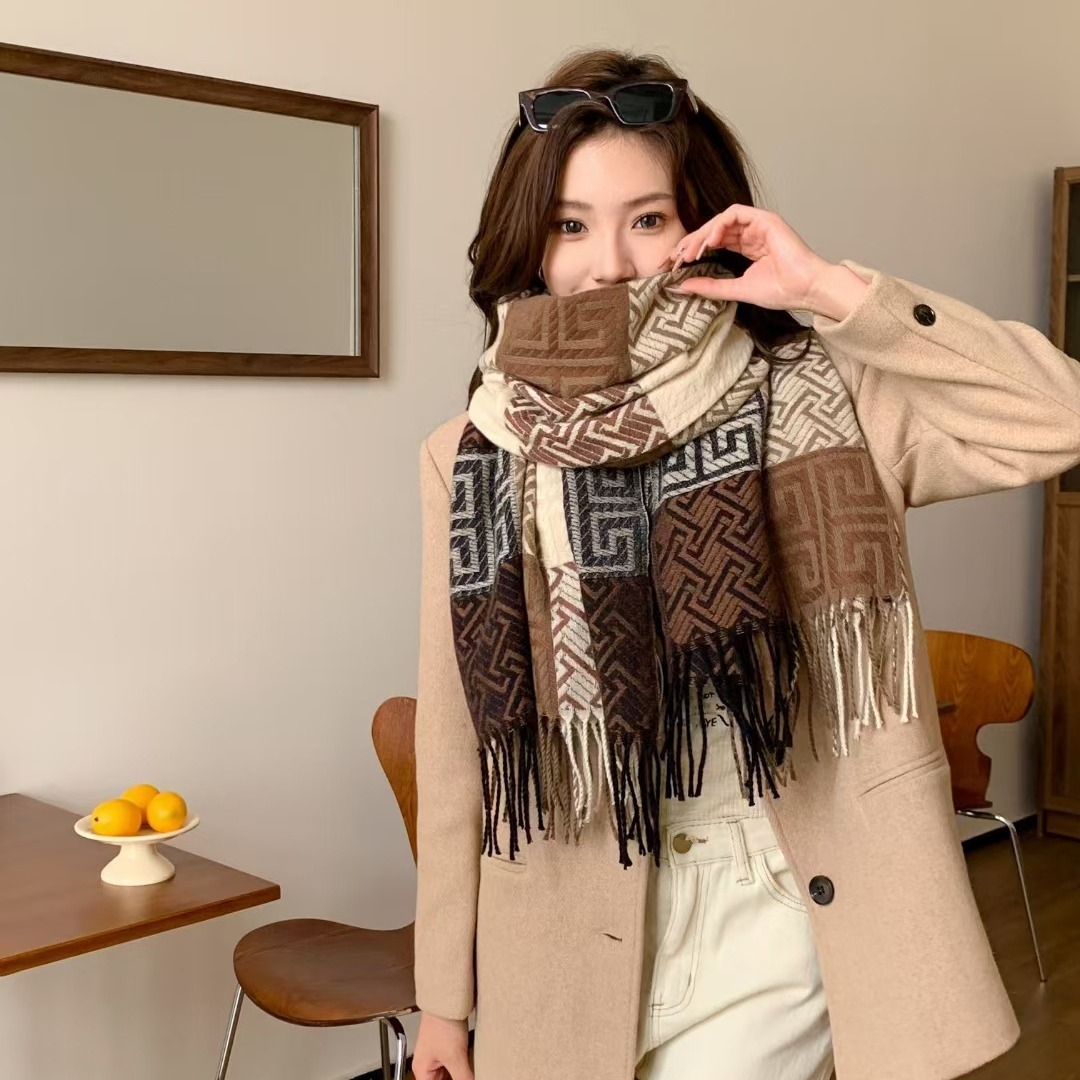 Nueva bufandas de invierno coreana de color imitación de cachemira gruesa manteniendo el calentamiento del chal de cuadrilátero de doble propósito de pareja retro buñuelo