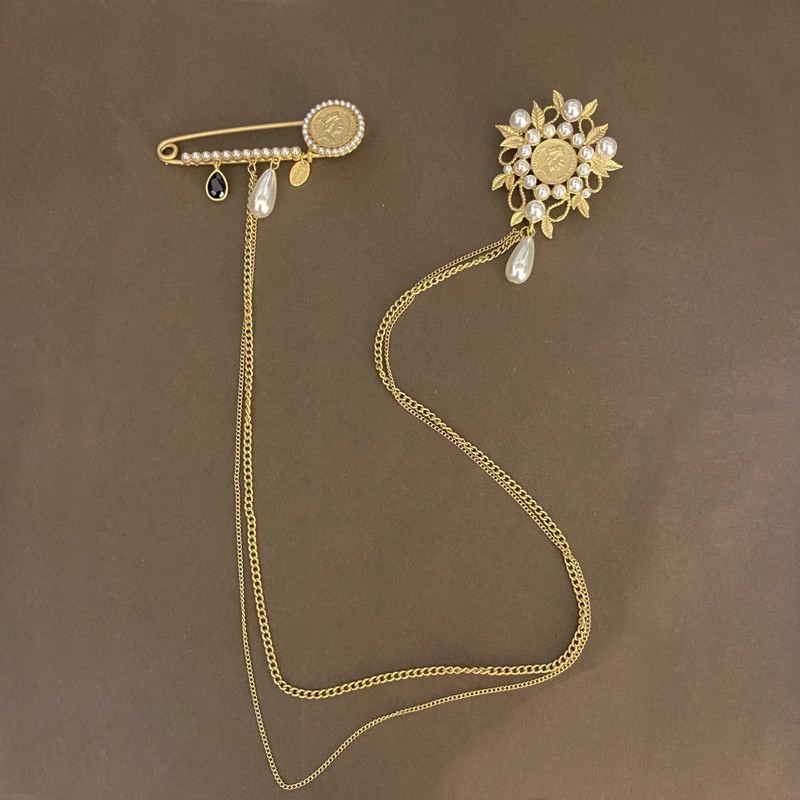 Spilla con perla e catena lunga per uomo e donna elegante_voghion.com