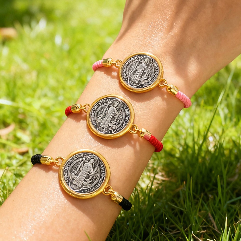 Cross-Border 2025 Winter New Style Personalized Hip-Hop Titanium Steel Round Portrait Braided Bracelet Ancient Daily Versatile Bracelet