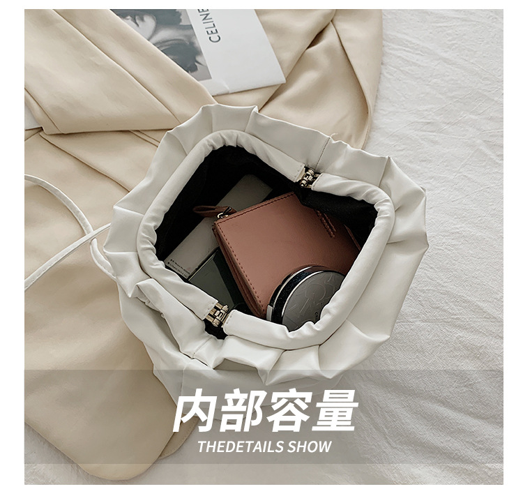 Fashion Solid Color Cloud Shape Portable Bag display picture 22