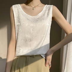 シルクのキャミソールの女性のスーツの中にサテンのシルクの刺繍の丸首のノースリーブの底のシャツの夏の上着を掛けます。