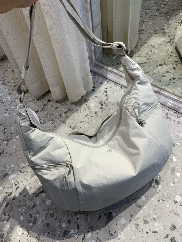 lululemon新款Slouchy 6L牛角包单肩斜挎包饺子包户外健身瑜伽包|undefined