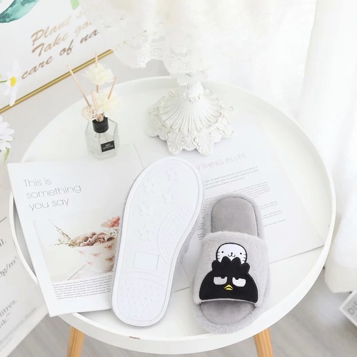 Cartoon plush slippers for women for all seasons, indoor home shoes, non-slip thick-soled home shoes, girls' warm confinement shoes