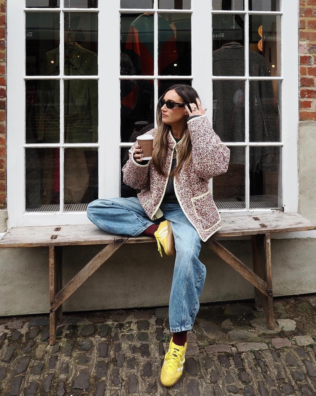 작은 다크 브라운 꽃