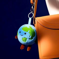 网红可爱小地球玩偶娃娃包包钥匙扣挂件儿童毛绒礼物公仔玩具批发