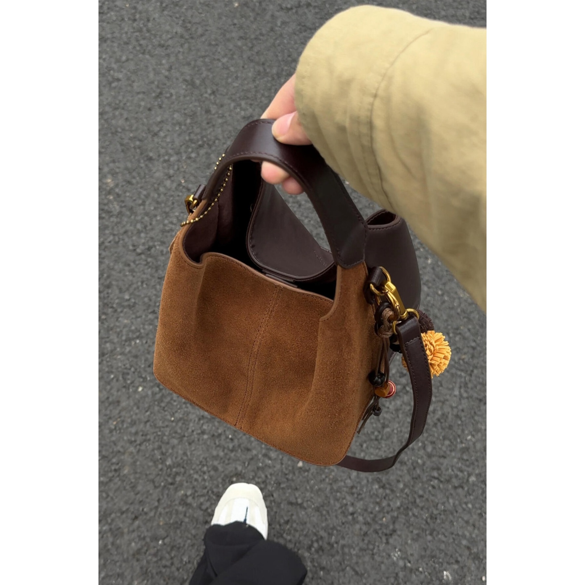 Autumn/Winter Retro Large Capacity Matte Handheld Bucket Bag For Women 2026 New Work Commuter Shoulder Crossbody Bag