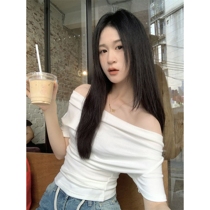 韓国ホットガールワンラインカラースリム半袖 Tシャツ女性のための 2025 夏の新しいスタイル右肩ボトムシャツ女性のトップストレンディ|undefined