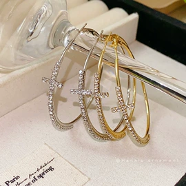 耳环;耳钉;项链