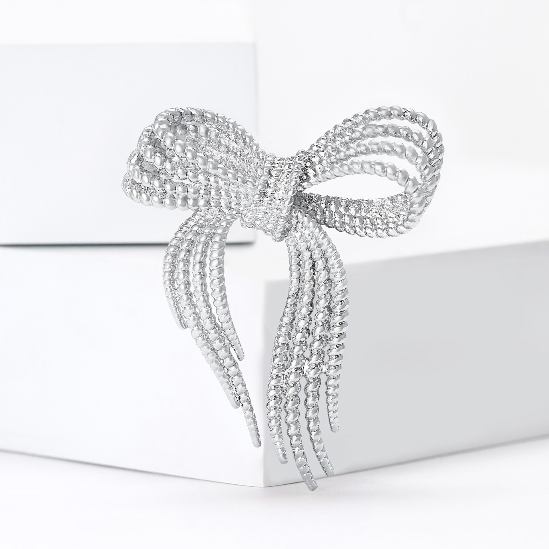 High-grade Elegant Alloy Enamel Hollow Rope Bow Brooch Exquisite Women's Clothing Corsage Jewelry Pin