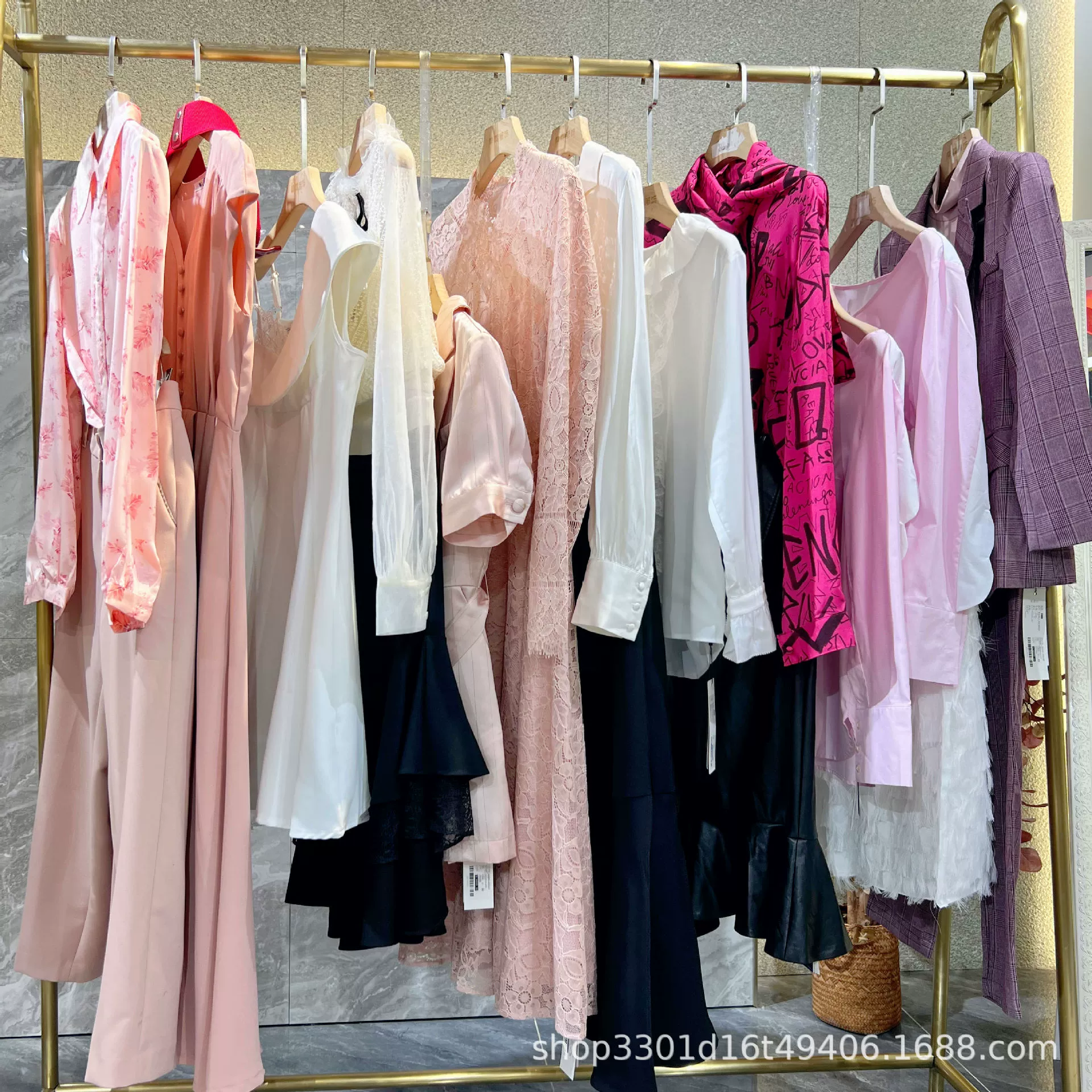 Оптовая продажа женской одежды из аутентичного магазина, горячие товары в прямом эфире, рекомендуемые бренды с вырезанными этикетками для торговых центров