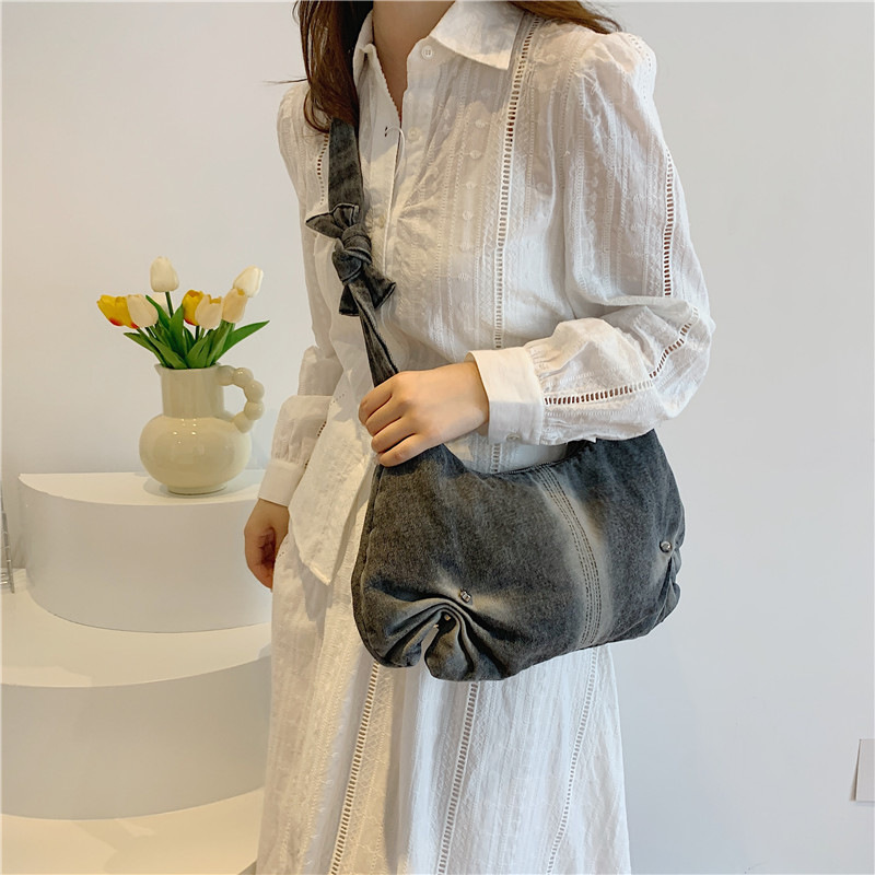 Bolso de axila de sentido avanzado para clase 2024 bolso de mensajero de un solo hombro de moda simple de color sólido bolso de moda de cercanías