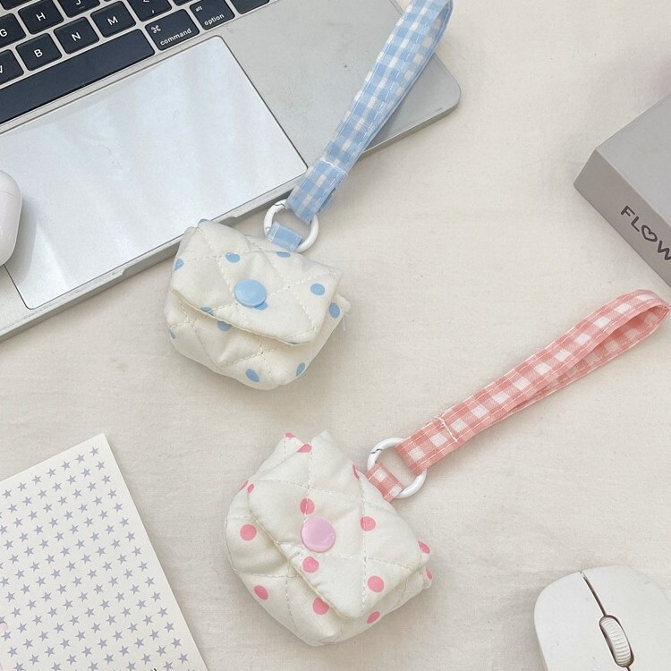 64251 Pink Polka Dot Quilted Earphone Storage Bag Made of Soft Cotton Material, Anti-Scratch Protective Pouch for Girls' AirPods 64251 Pink Polka Dot Quilted Earphone Storage Bag Made of Soft Cotton Material, Anti-Scratch Protective Pouch for Girls' AirPods