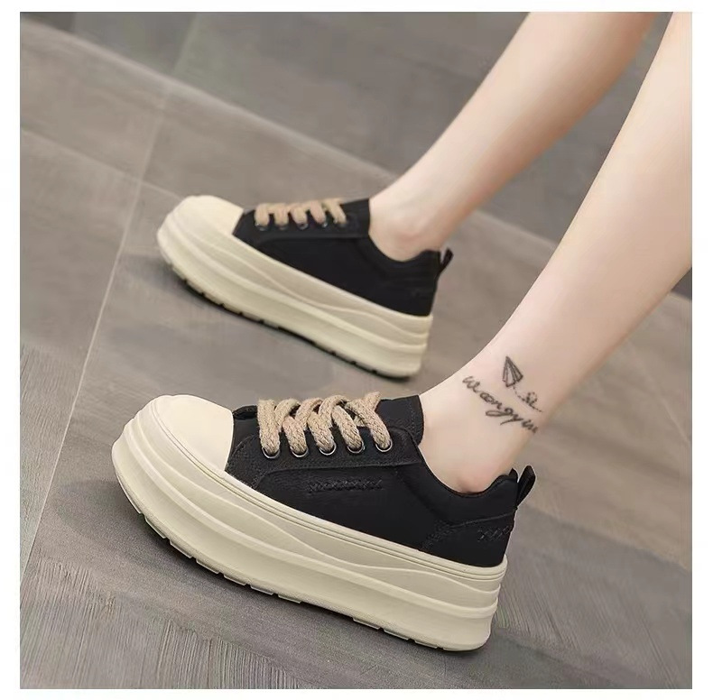 Yang mi tiene el mismo zapato de placa de suela gruesa para mujeres en el otoño de 2026, el nuevo modelo explosivo se mantiene caliente y retro, y las zapatillas deportivas de ocio para mujeres.