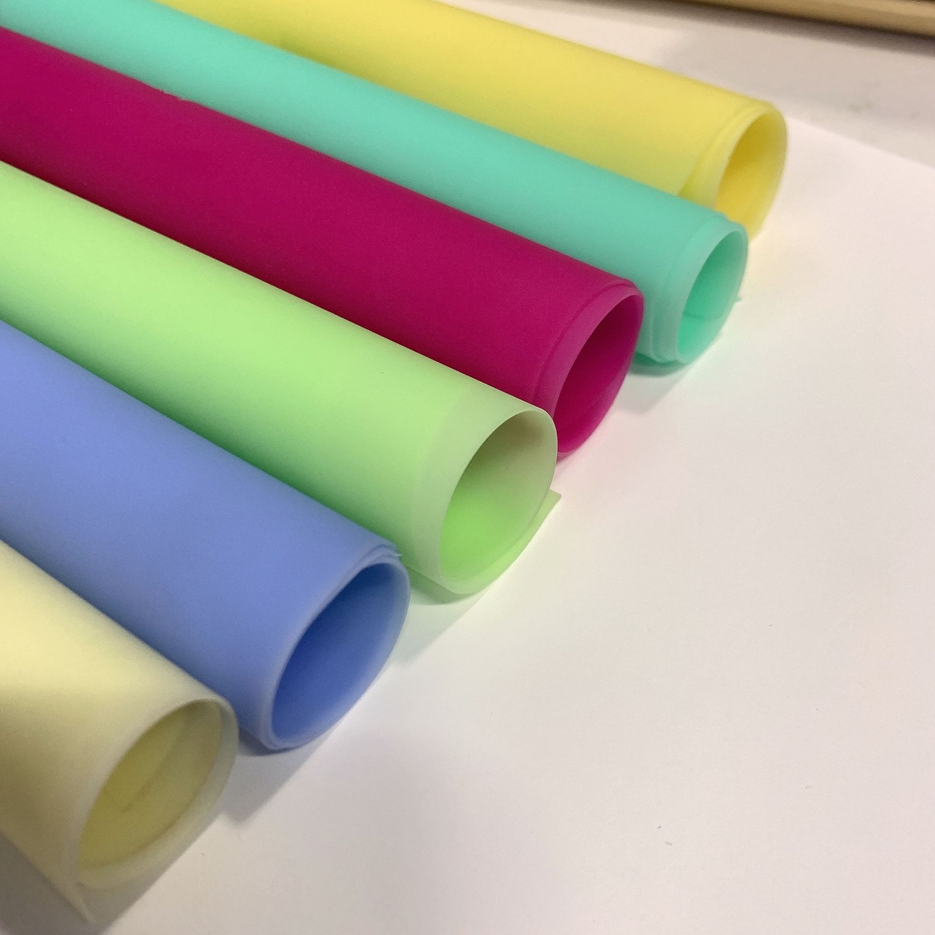 现货 PVC有色果冻料薄膜 软胶手袋 文具袋箱包材料